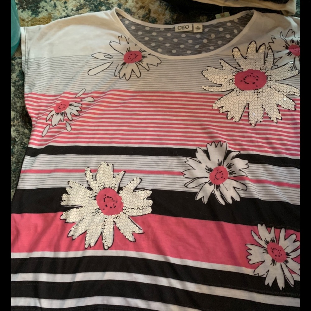 ✂️Striped top w/flowers-only worn a few times szXL